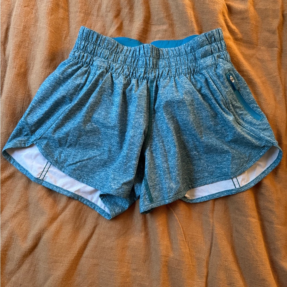 Lululemon Hotty Hot shorts size 4 (4”)